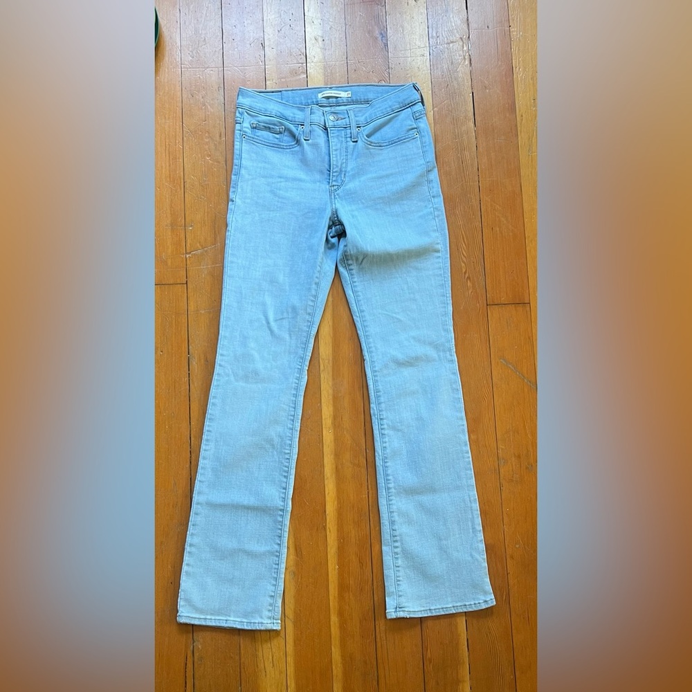 Levi’s Light Wash Bootcut Jeans 27